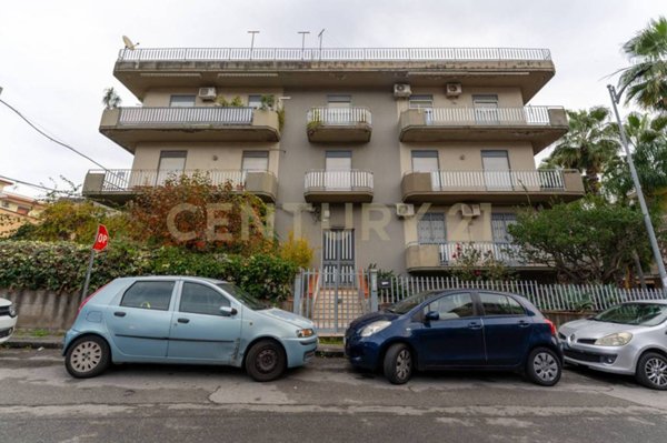 appartamento in vendita ad Aci Catena