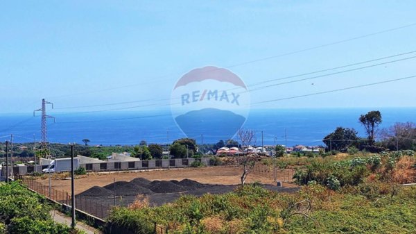 appartamento in vendita ad Aci Catena in zona Aci San Filippo