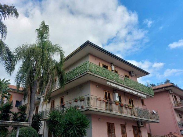appartamento in vendita ad Aci Catena