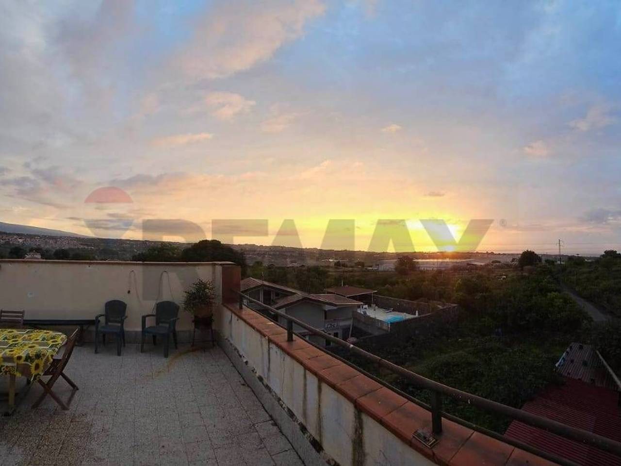 appartamento in vendita ad Aci Catena in zona Aci San Filippo