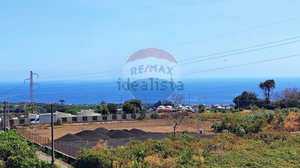 appartamento in vendita ad Aci Catena in zona Aci San Filippo