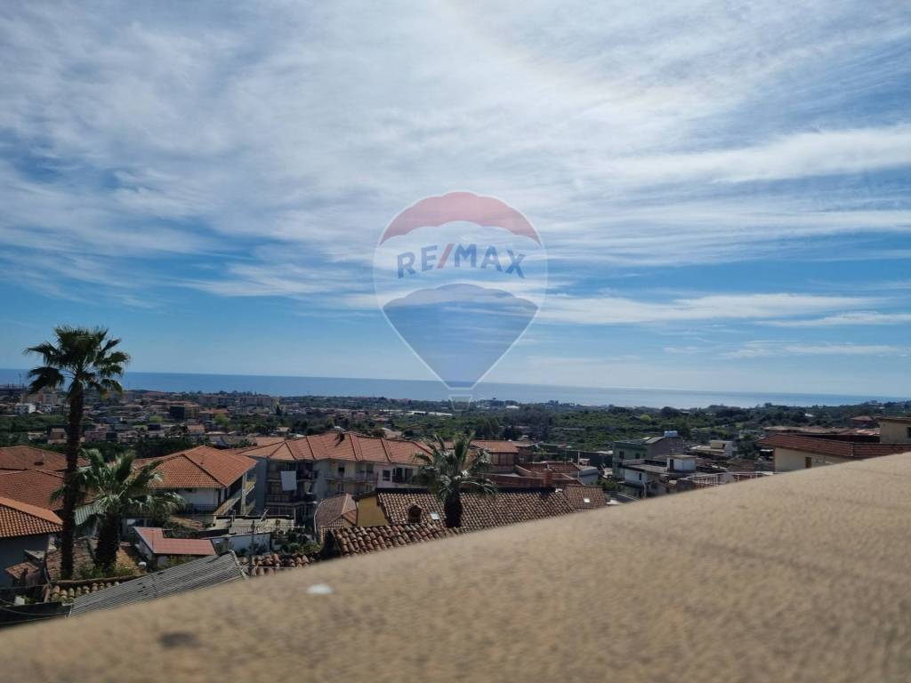 appartamento in vendita ad Aci Catena