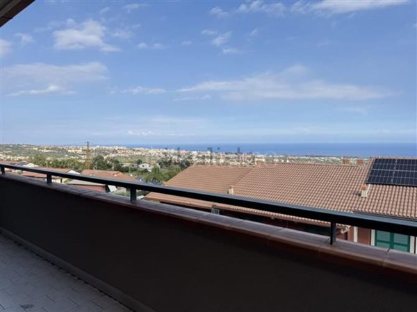 casa indipendente in vendita ad Aci Catena