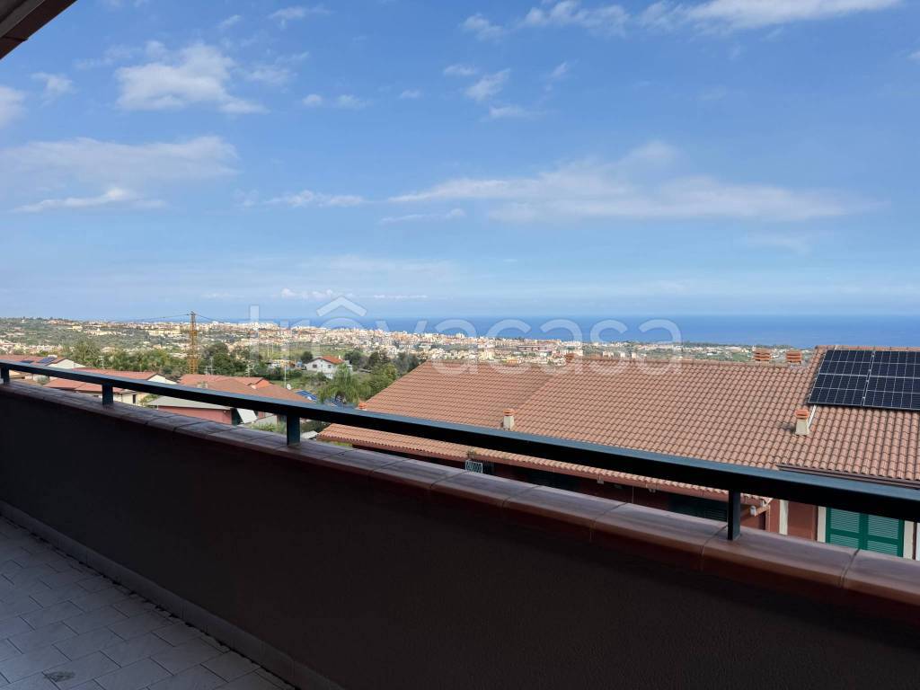 casa indipendente in vendita ad Aci Catena