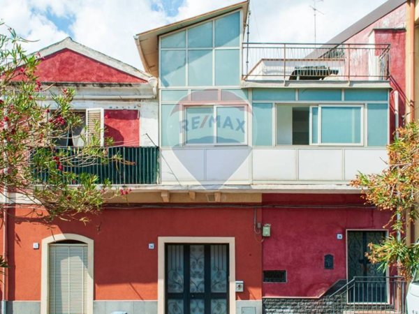 casa indipendente in vendita ad Aci Catena