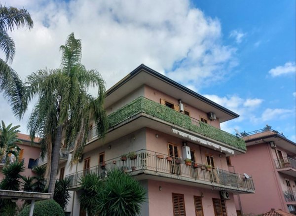 appartamento in vendita ad Aci Catena