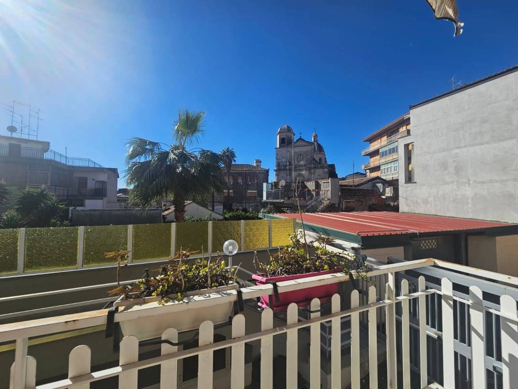 appartamento in vendita ad Aci Catena