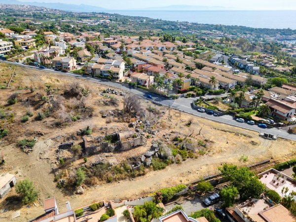terreno edificabile in vendita ad Aci Catena in zona Vampolieri