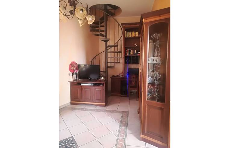 appartamento in vendita ad Aci Catena