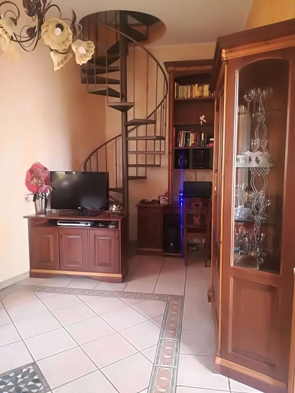 appartamento in vendita ad Aci Catena