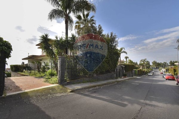 casa indipendente in vendita ad Aci Catena