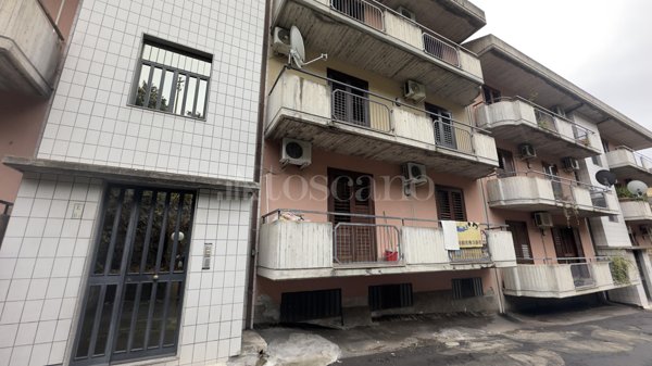 appartamento in vendita ad Aci Catena