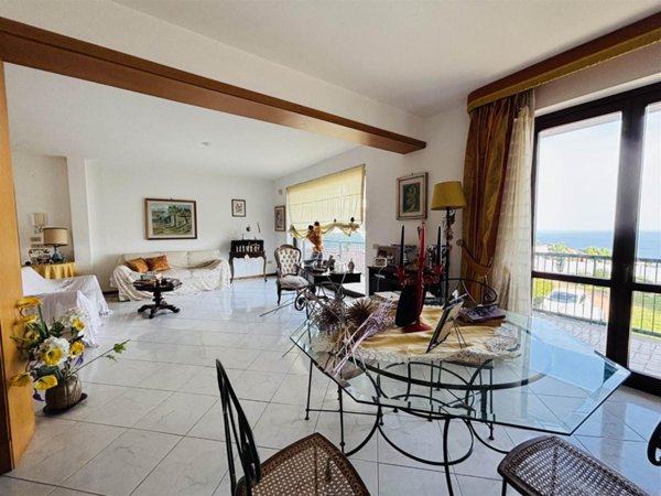 casa indipendente in vendita ad Aci Catena