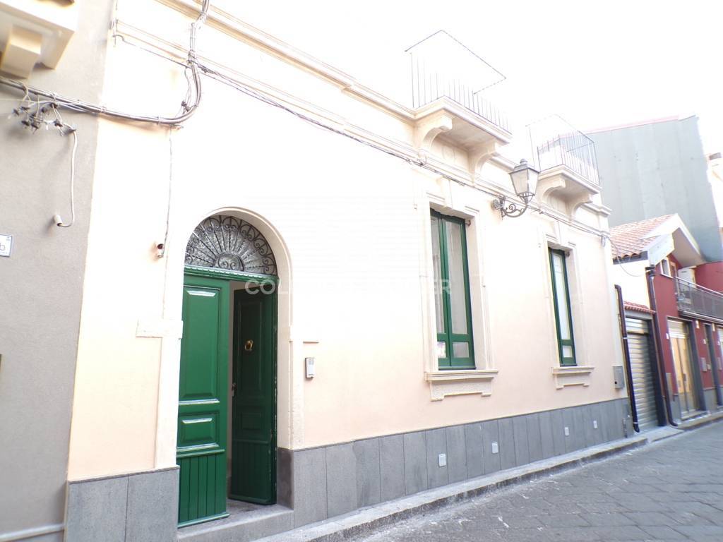 casa indipendente in vendita ad Aci Catena