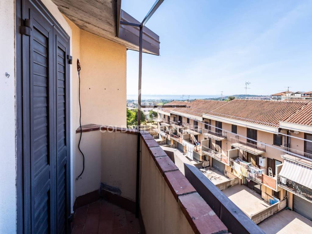 appartamento in vendita ad Aci Catena