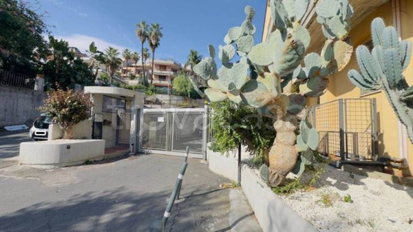 appartamento in vendita ad Aci Catena