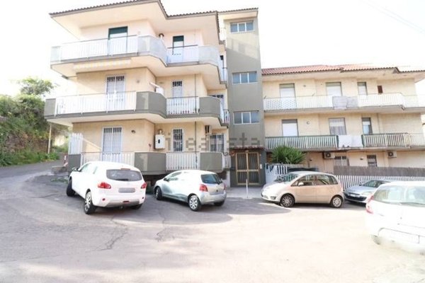 appartamento in vendita ad Aci Catena in zona Aci San Filippo