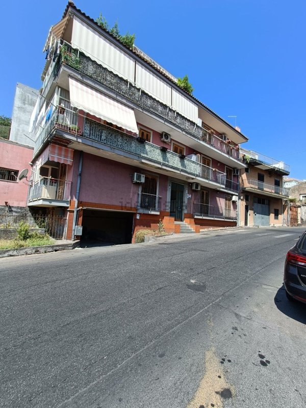 appartamento in vendita ad Aci Catena
