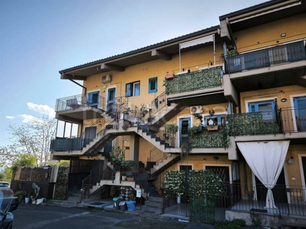 appartamento in vendita ad Aci Catena