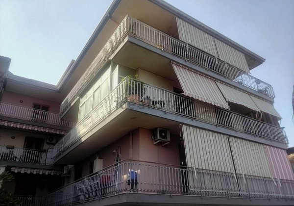 appartamento in vendita ad Aci Catena
