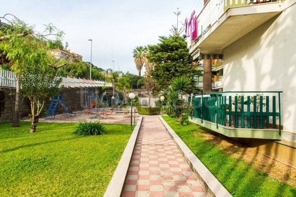 appartamento in vendita ad Aci Catena