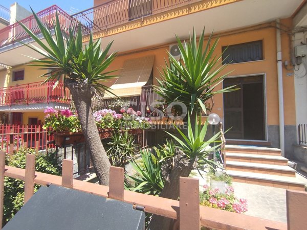 appartamento in vendita ad Aci Catena