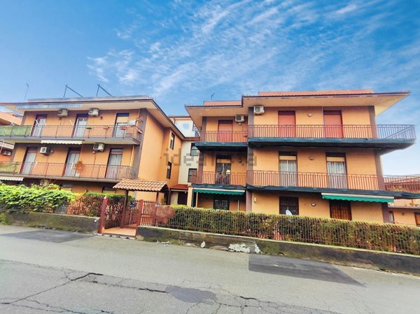 appartamento in vendita ad Aci Catena