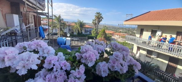 appartamento in vendita ad Aci Catena