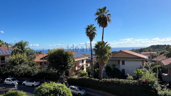 appartamento in vendita ad Aci Catena