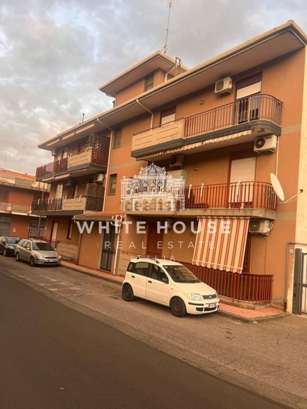 appartamento in vendita ad Aci Catena in zona Aci San Filippo