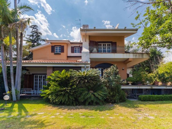 casa indipendente in vendita ad Aci Catena in zona Vampolieri