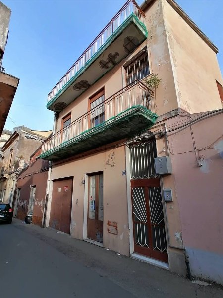 casa indipendente in vendita ad Aci Catena