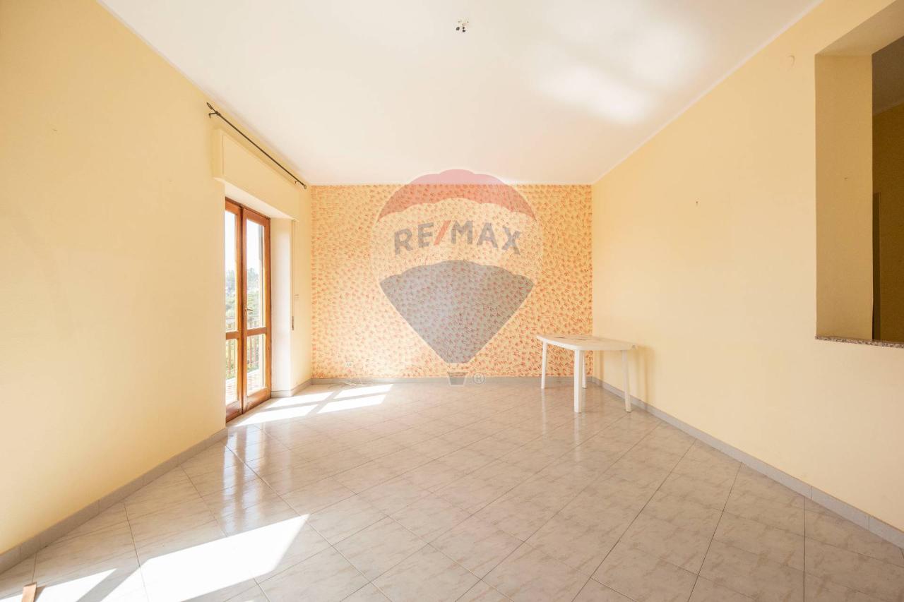 appartamento in vendita ad Aci Catena