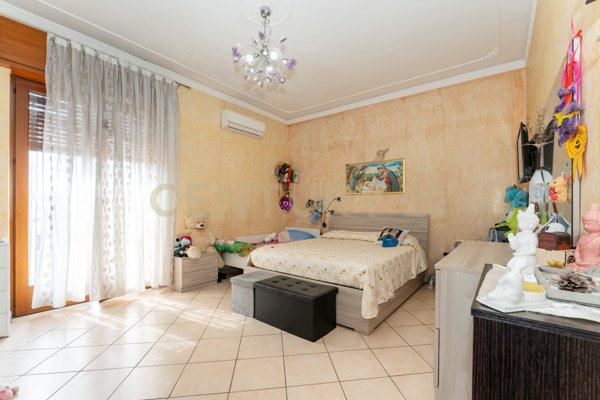 appartamento in vendita ad Aci Catena