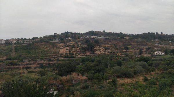 casa indipendente in vendita ad Aci Catena