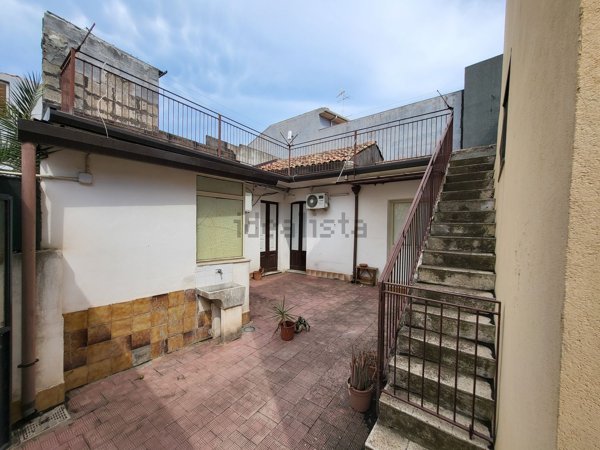 casa indipendente in vendita ad Aci Catena