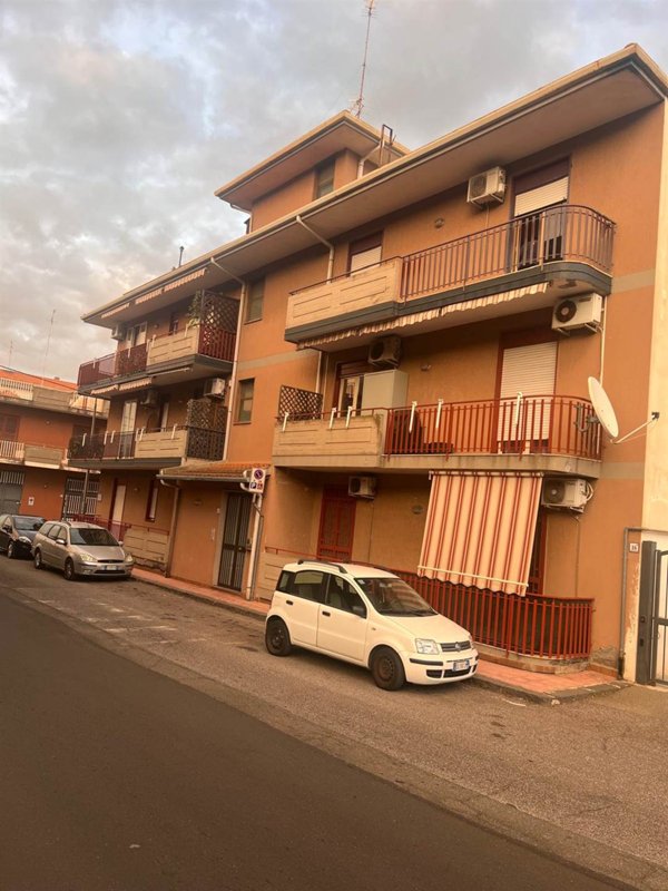 appartamento in vendita ad Aci Catena