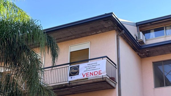 appartamento in vendita ad Aci Catena
