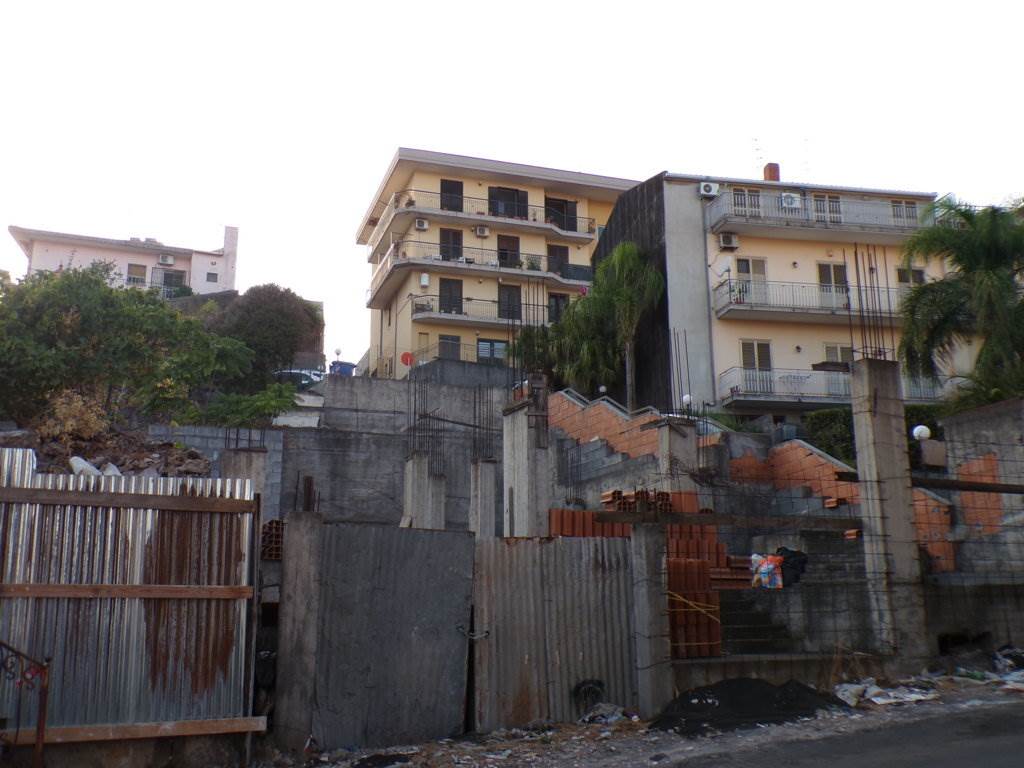 casa semindipendente in vendita ad Aci Catena