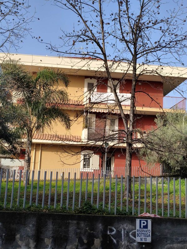 appartamento in vendita ad Aci Catena