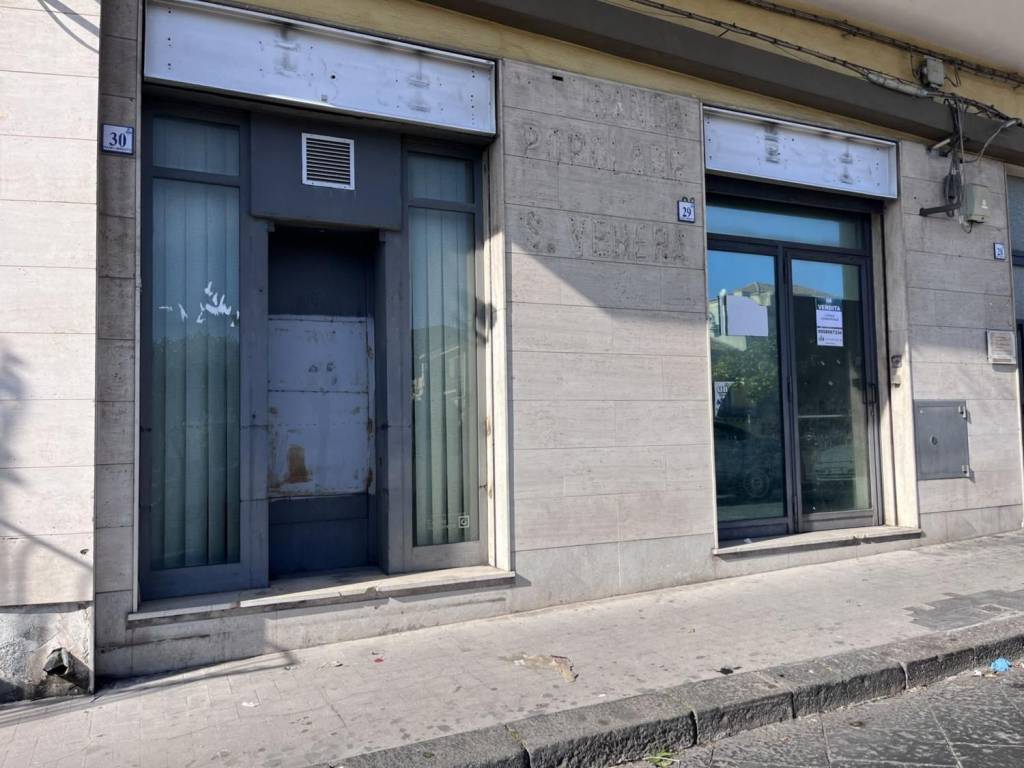 negozio in vendita ad Aci Catena