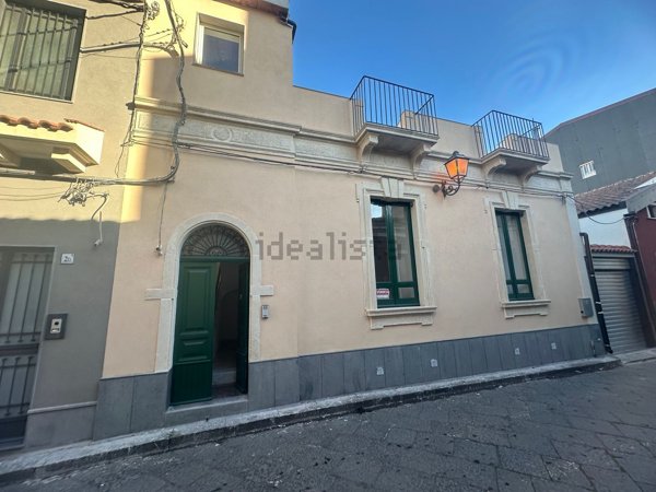 casa indipendente in vendita ad Aci Catena
