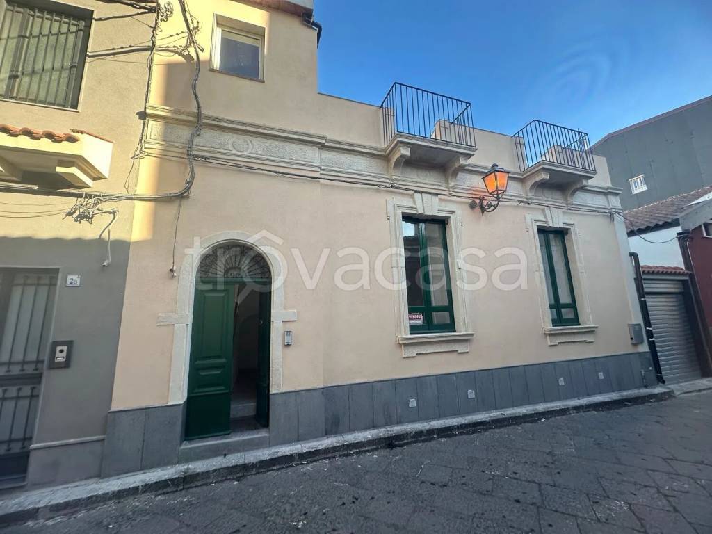 casa indipendente in vendita ad Aci Catena