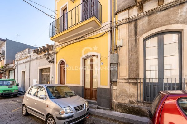 casa semindipendente in vendita ad Aci Catena