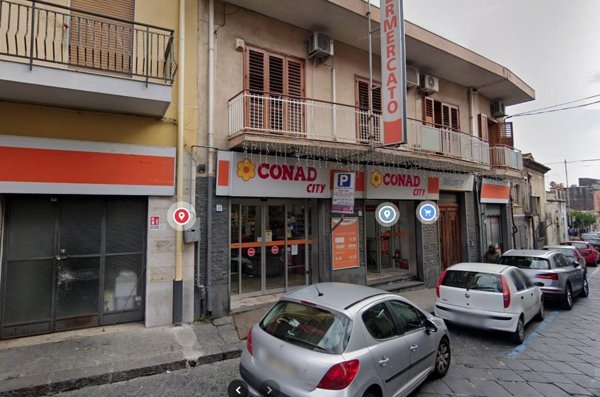 locale commerciale in vendita ad Aci Catena