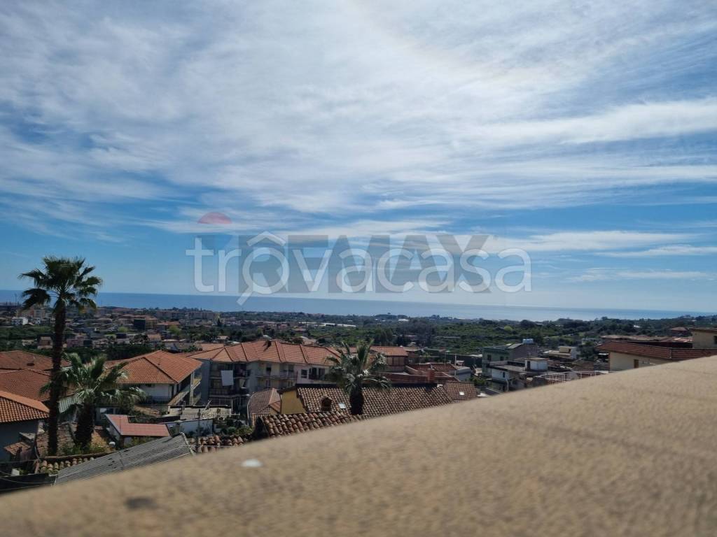 appartamento in vendita ad Aci Catena