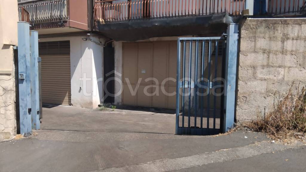 negozio in vendita ad Aci Catena