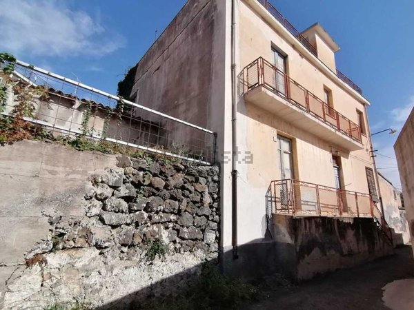 appartamento in vendita ad Aci Catena