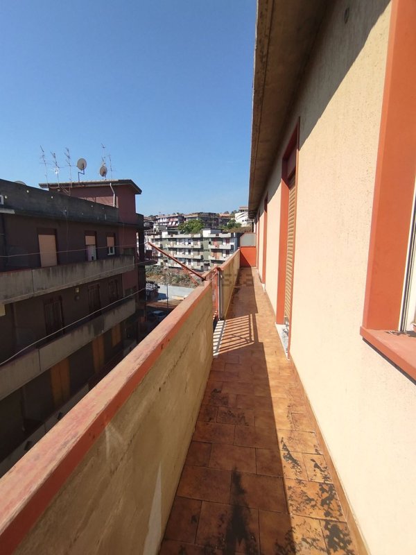 appartamento in vendita ad Aci Catena