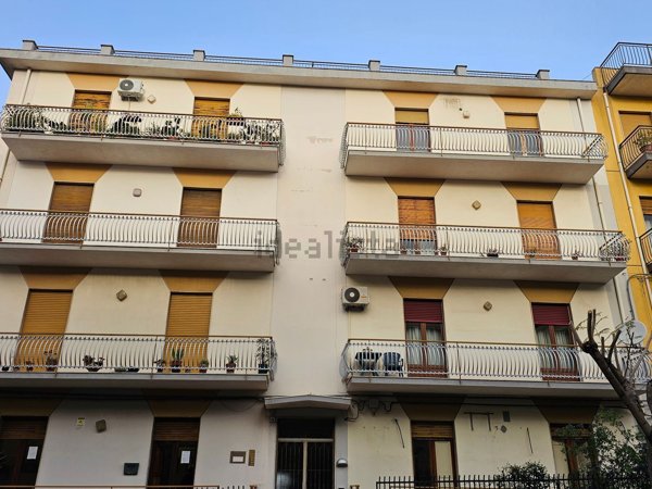 appartamento in vendita ad Aci Catena in zona Aci San Filippo